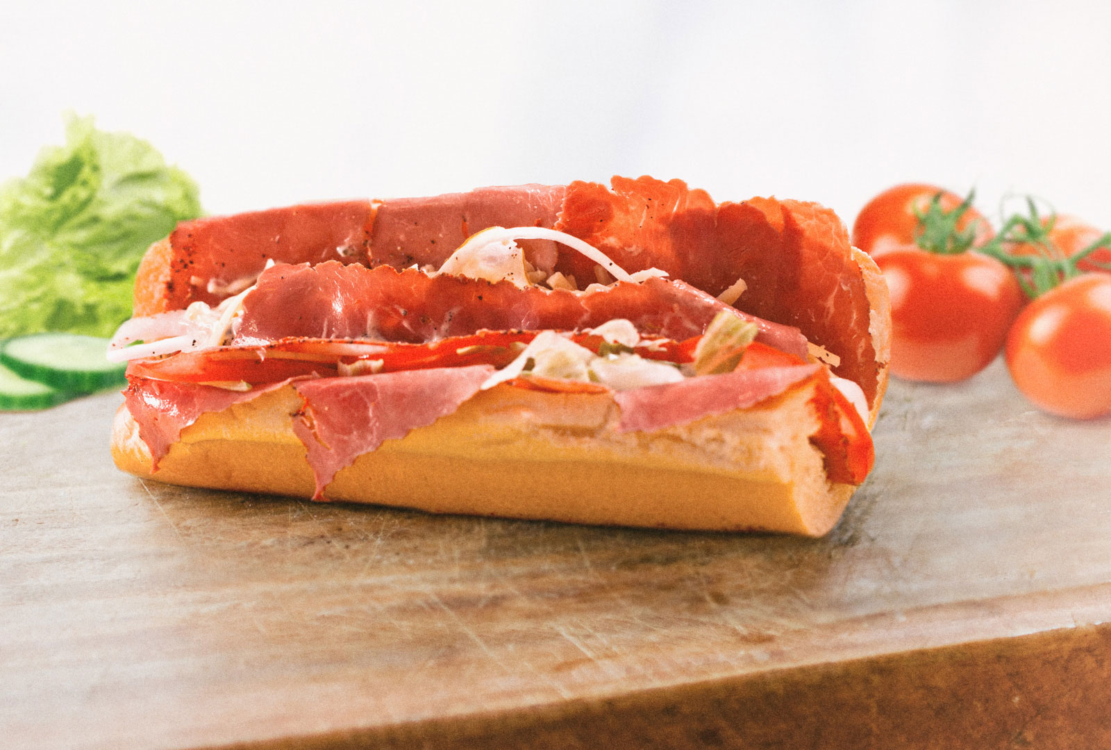Produktfoto Pastrami Sub-Sandwich mit magerer Rinderbrust und Remoulade